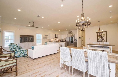Gulf Shores House | 7 Bedroom lock out Gulf Shores Retreat Pool & Beachfront Vibes by Prickett Properties