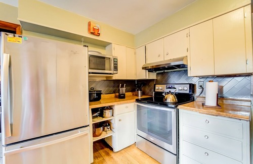 Cascade-Chipita Park House | 7 Bedroom on the Side of Pikes Peak on a Mountain Stream