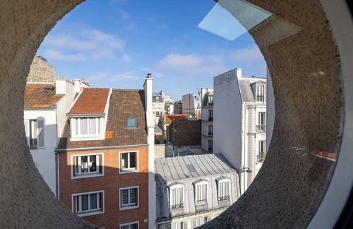 Parc-de-Montsouris House | 7 bedroom townhome in brilliant Paris with AC, fitness room, WiFi, Art