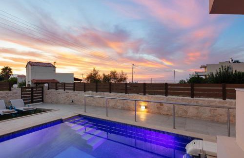 Skaleta House | 7 bedroom villa with pool, 700m from the beach!