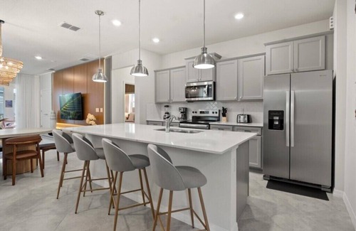 Four Corners House | 7 Bedrooms/5.5 Bathrooms/Windsor Cay (15952CC)