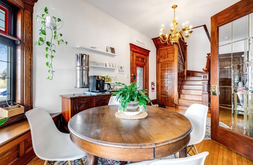 Leamington House | 7 Bedrooms, 5.5 Baths, Salt water pool, Hot Tub, Beach