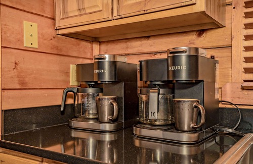 Gatlinburg - Pigeon Forge Cabin | 7 Bedrooms 6.5 Baths BEAUTIFUL VIEWS BOOKING FOR 2025! :D