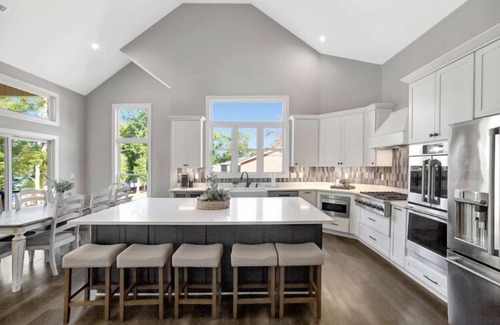 Anderson House | 7 Bedrooms - Sleeps 23 - 7,300 Sq Ft
