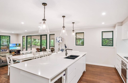 Rainbow Beach House | 7 Belle Court - Rainbow Shores. Huge Beach House! Pets Welcome. Property not fenced. Ducted aircon