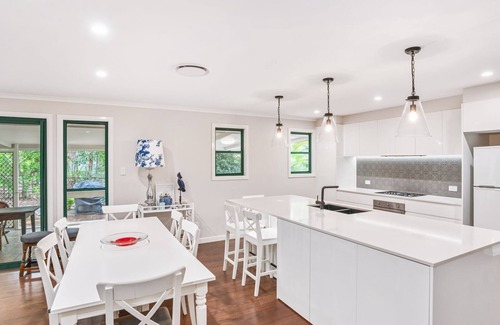 Rainbow Beach House | 7 Belle Court - Rainbow Shores. Huge Beach House! Pets Welcome. Property not fenced. Ducted aircon