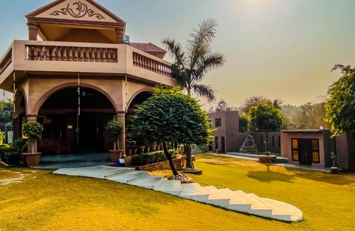 Gurugram Villa | 7 BHK Farmhouse in Gurgaon with Swimming Pool