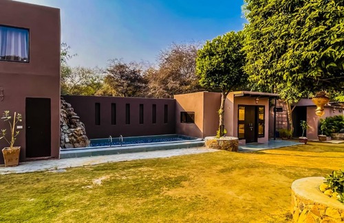 Gurugram Villa | 7 BHK Farmhouse in Gurgaon with Swimming Pool