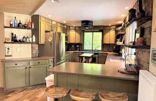 West Dover House | 7-BR Chalet near Mount Snow