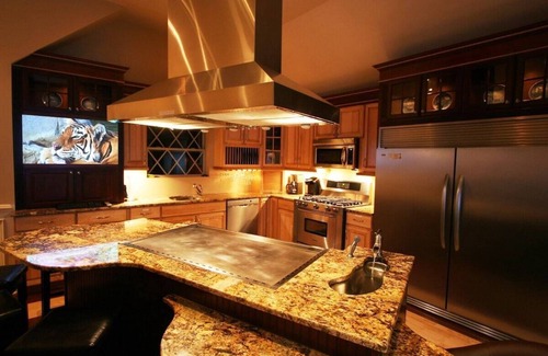 Timberline House | 7 BR Ski-In/Out, 4D Gaming Theater, Hot Tub, 2 Theaters, Sauna, & Mountain Views