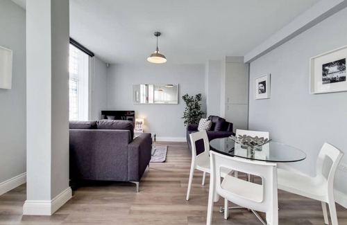 Twickenham Riverside Apartment | 7 Brewers Lane - 1 bedroom apartment