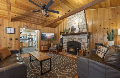 Long Barn Cabin | 7 Cedars Lodge/Modern/Multifamily/AC/Starlink