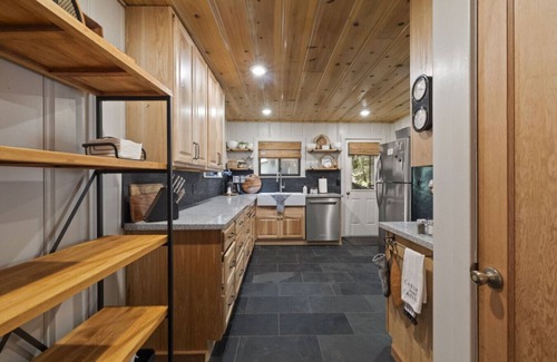 Long Barn Cabin | 7 Cedars Lodge/Modern/Multifamily/AC/Starlink