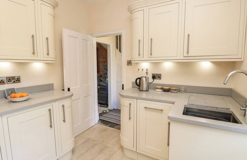 Bognor Regis Cottage | 7 COASTGUARD COTTAGES, family friendly, with a garden in Bognor Regis