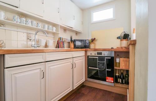 Monmouth House | 7 Glendower Street