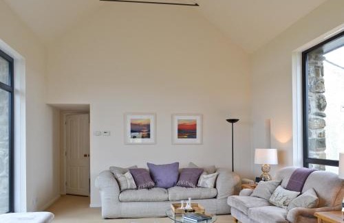 Caroy House | 7 Greep