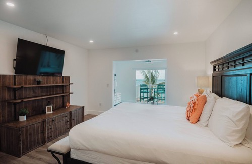 Great Guana Cay Hotel | #7 - Guana Beach Inn @sunset beach, Guana Cay