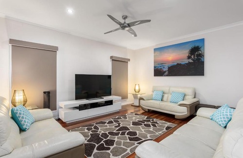 Rainbow Beach House | 7 Ibis Court - Spacious family home with large outdoor area, swimming pool & ample parking