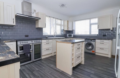 Bridlington Cottage | 7 KINGSFIELD COTTAGES, pet friendly, with hot tub in Bridlington