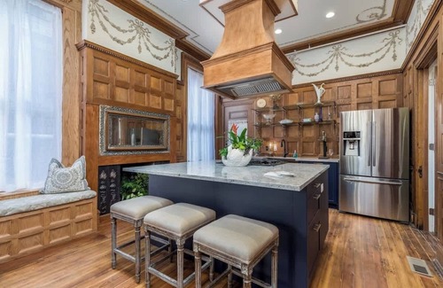Westside North Villa | ★ 7 Lux King Beds ★ Walk to Downtown ★ Regal ★