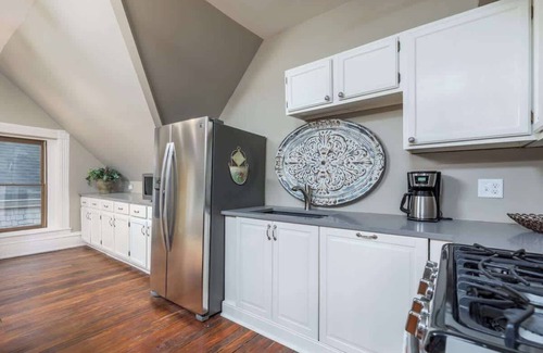Westside North Villa | ★ 7 Lux King Beds ★ Walk to Downtown ★ Regal ★