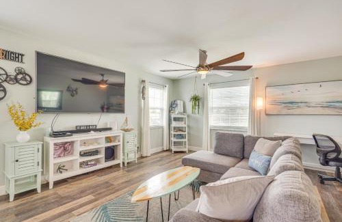 Panama City Apartment | 7 Mi PCB Beaches, Bays and Sunsets Getaway with Patio