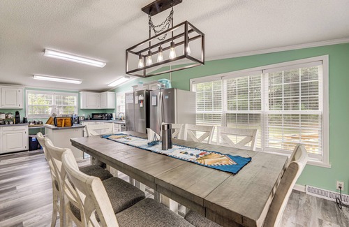 Sneads Ferry Cottage | 7 Mi to Beach! Sneads Ferry Family Home w/ Hot Tub