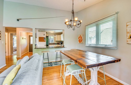 Seneca Condo | 7 Mi to Clemson Stadiums: Lake Keowee Getaway!