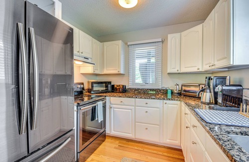 Seneca Condo | 7 Mi to Clemson Stadiums: Lake Keowee Getaway!