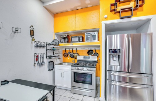 Dallas Apartment | 7 Mi to Downtown Dallas: WFH-Friendly Studio