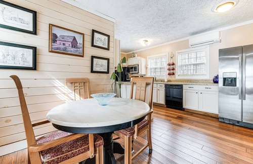Hayesville Cabin | 7 Mi to Lake Chatuge: Creekside Cabin w/Decks!