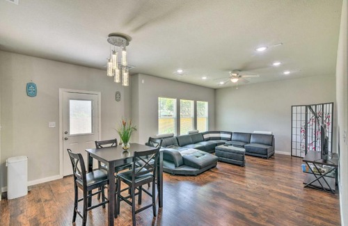 Texas City House | 7 Mi to Ocean Family-Friendly Texas City Home!