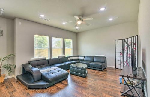 Texas City House | 7 Mi to Ocean Family-Friendly Texas City Home!