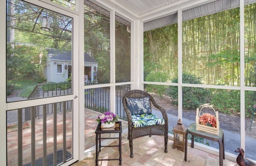 Royal Pines Cottage | 7 Mi to The Biltmore: 'Le Canard' Cottage w/Porch