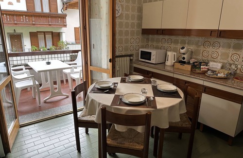 Madonna di Tirano Apartment | 7-min walk from Bernina Express – Spacious apartment with garage and balconies