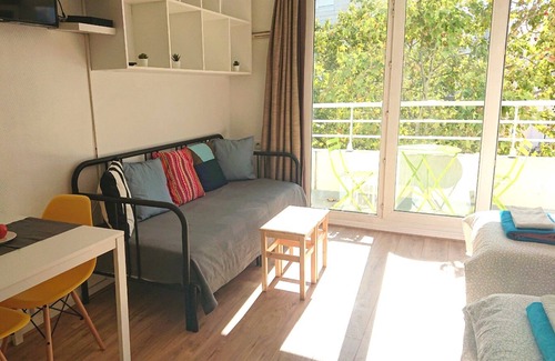 Gambetta Apartment | 7 min walk Metro Line 1, La Defense, Paris