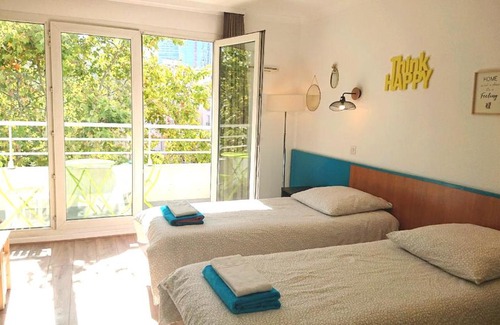 Gambetta Apartment | 7 min Walk Metro Line 1-Charras La Defense