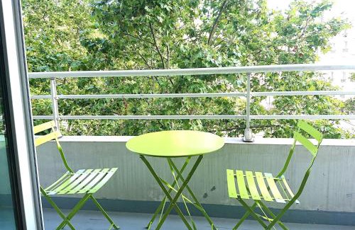 Gambetta Apartment | 7 min Walk Metro Line 1-Charras La Defense