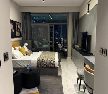Downtown Dubai Apartment | 7 min walk2 Dubai Mall, Bay view