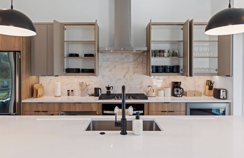 West Dallas House | 7 Mins to DT Dallas, Sleeps 14, Hot tub, Ping Pong, Patio