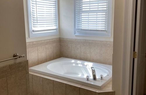 Brigantine House | 7 minute walk to beach, sleeps 12, great for families!