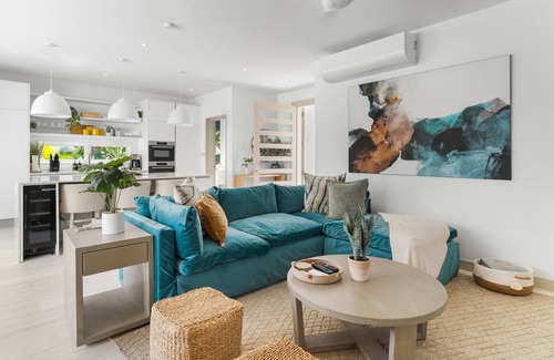 Porters House | 7 Minute walk to BEACH/Brand New Luxury Villa/Sleeps 10