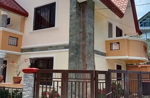 Baguio House | 7 minutes away from the Famous Burnham Park and SM City Baguio