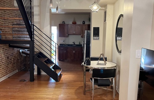 Downtown Baltimore House | 7 minutes from Baltimore Inner Harbor! Cozy & Chic Rowhome with a Fireplace!