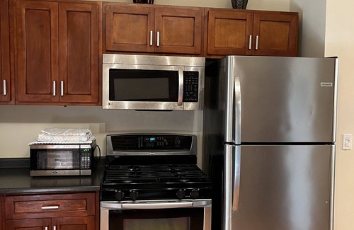 Downtown Baltimore House | 7 minutes from Baltimore Inner Harbor! Cozy & Chic Rowhome with a Fireplace!
