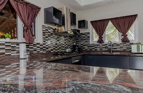Paradera House | 7 minutes to Beautiful beach, Newly Renovated Luxury Home, Private Sundeck-pool