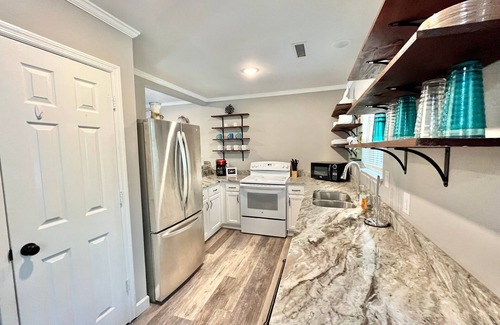 Fort Walton Beach House | 7 MINUTES TO KIAWAH OR SEABROOK
