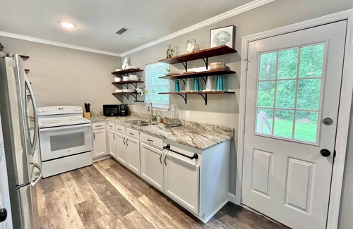 Fort Walton Beach House | 7 MINUTES TO KIAWAH OR SEABROOK