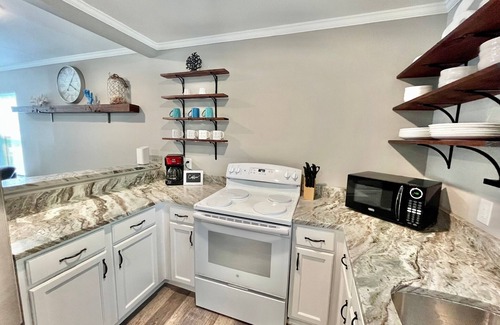 Fort Walton Beach House | 7 MINUTES TO KIAWAH OR SEABROOK