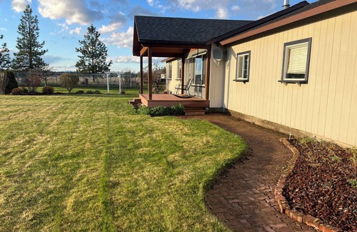 Athol Cottage | 7 minutes to Silverwood 3-bedroom cottage AC, WiFi, Hot Tub, Pool Table